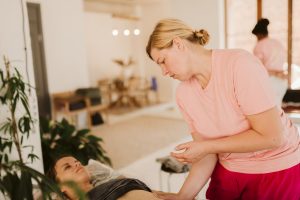 Dūla, pirtniece, medicīnas terapeite, masiere,vecmāte